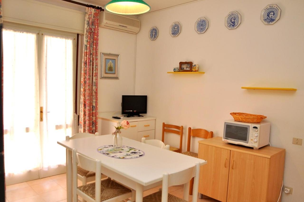 Nice Two-Bedroom Apartment 150M From The Beach Бибионе Экстерьер фото