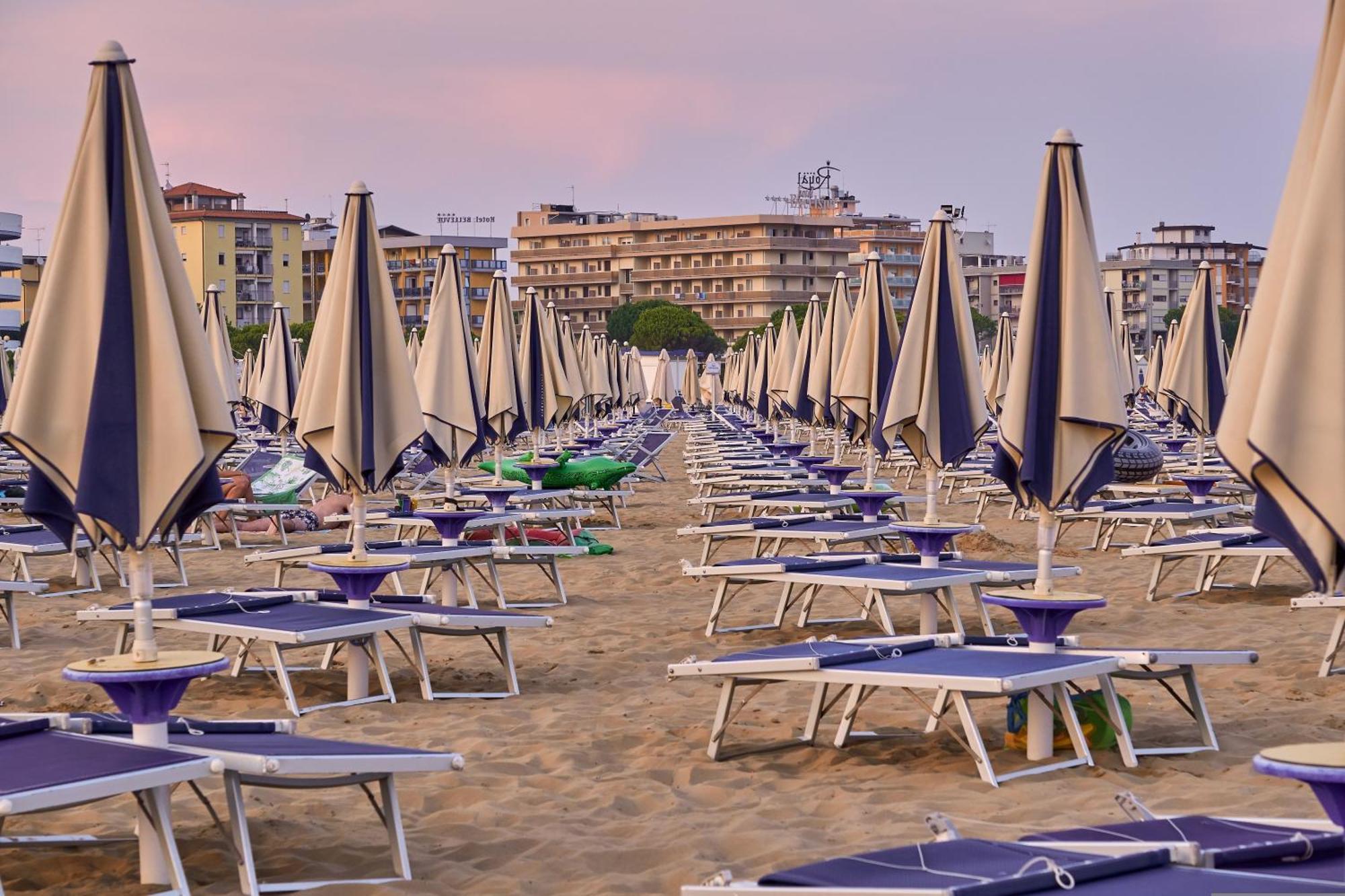 Nice Two-Bedroom Apartment 150M From The Beach Бибионе Экстерьер фото